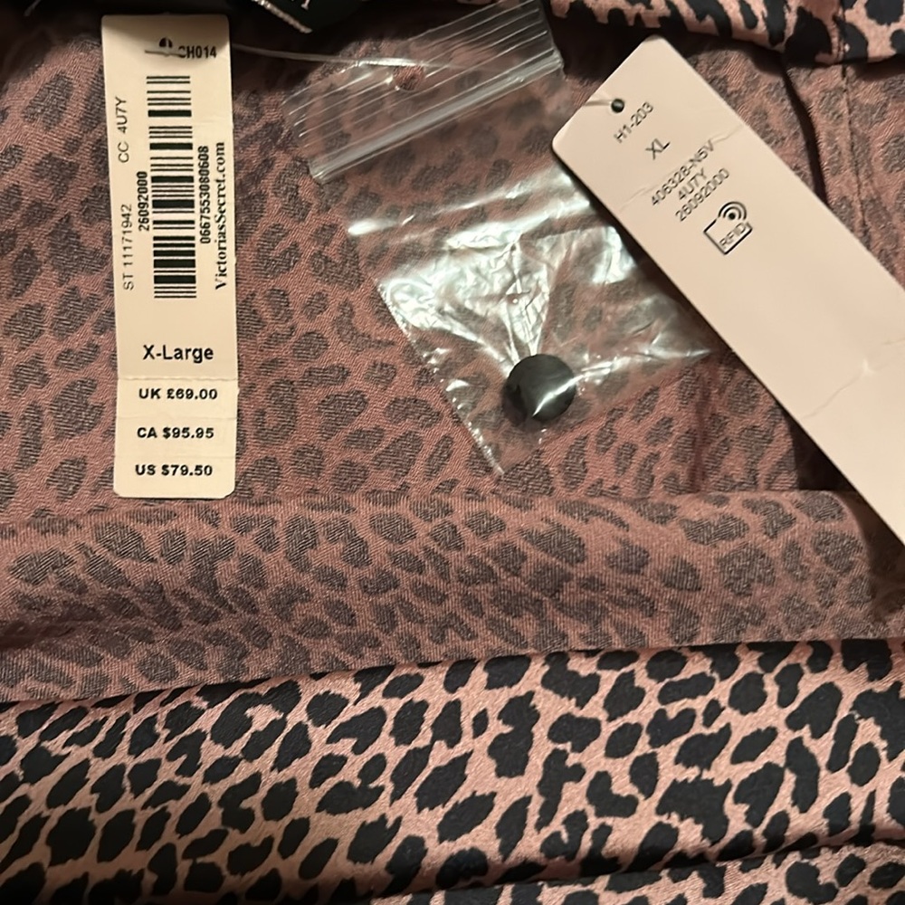 New! Victoria's Secret Leopard Side Slit Satin Skirt - Picture 8 of 10